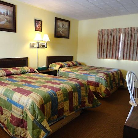 Hillside Inn Pembroke Extérieur photo
