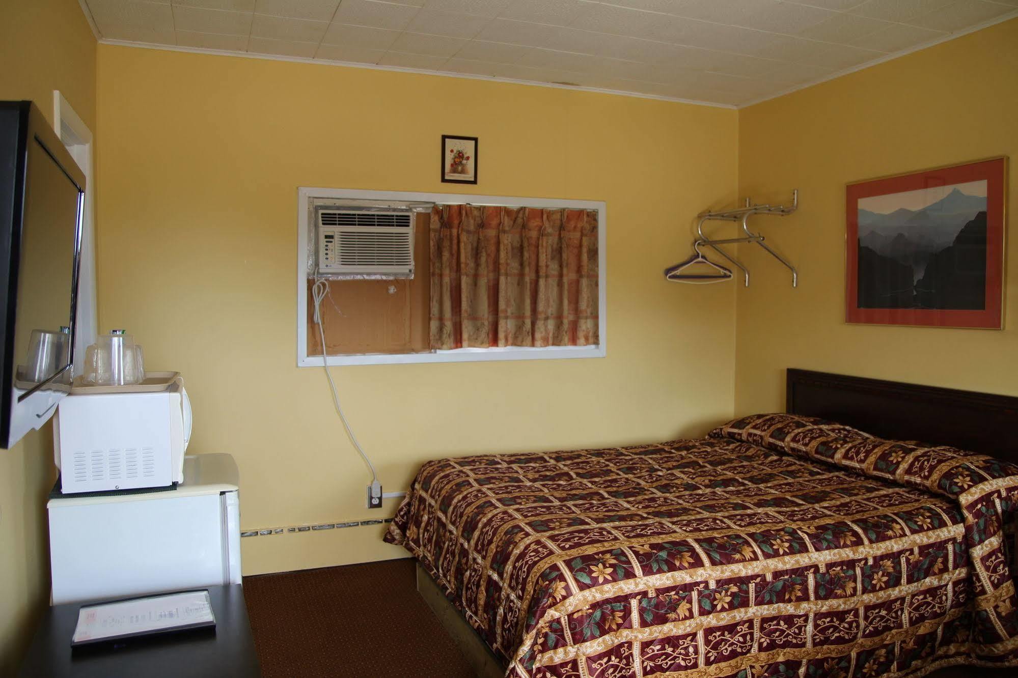 Hillside Inn Pembroke Extérieur photo