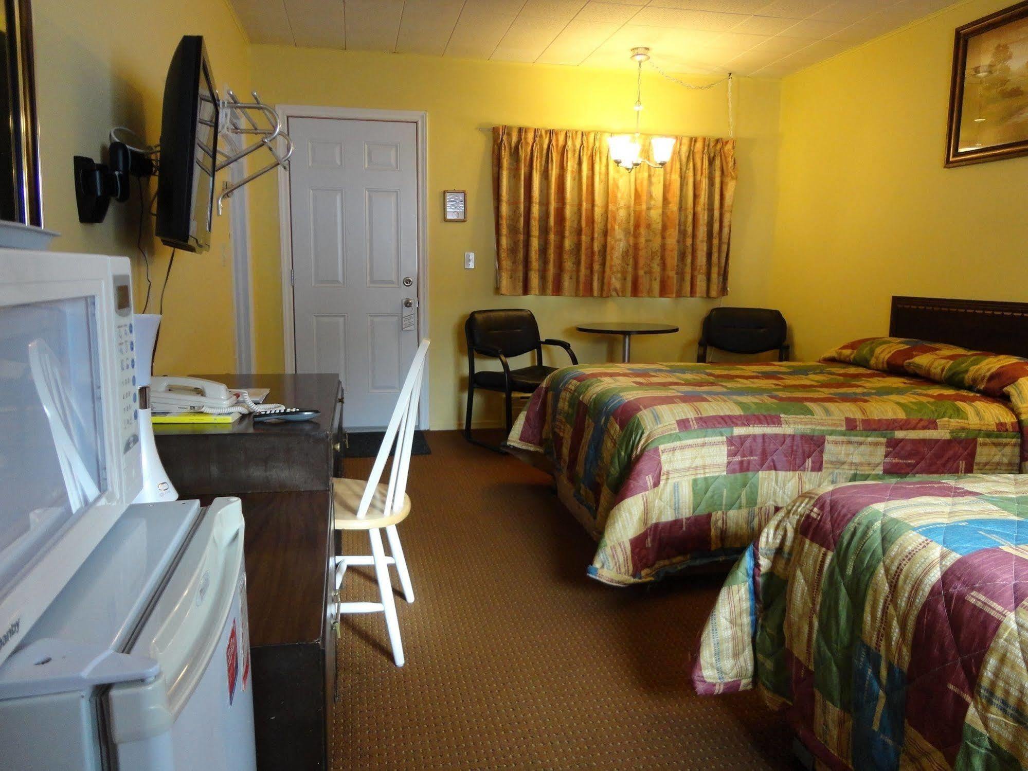 Hillside Inn Pembroke Extérieur photo