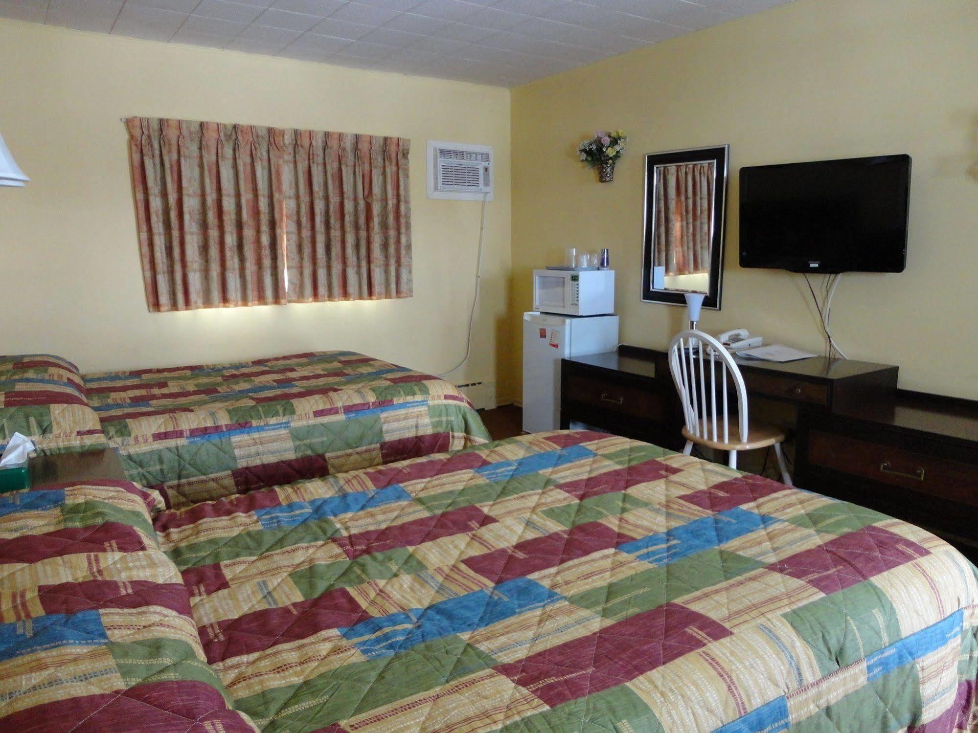 Hillside Inn Pembroke Extérieur photo