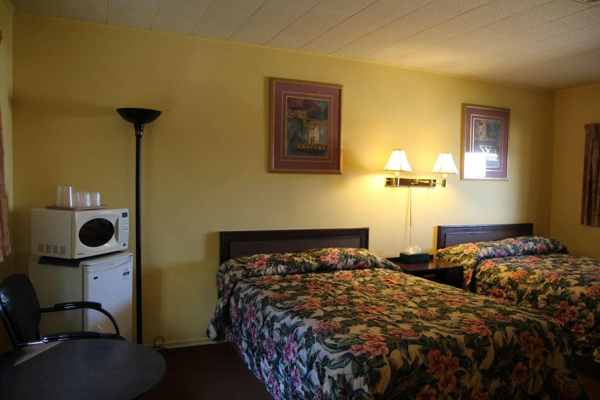 Hillside Inn Pembroke Extérieur photo