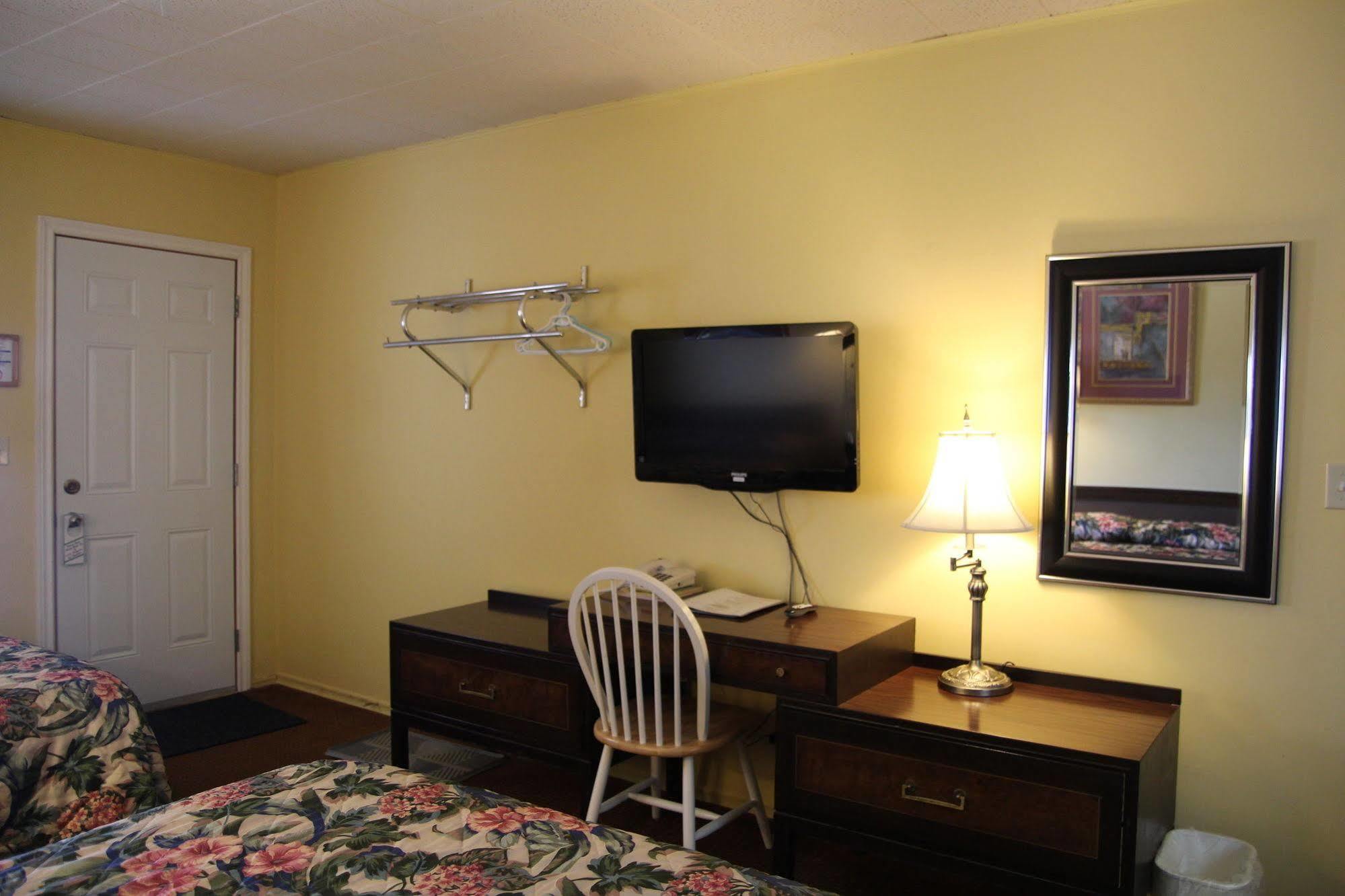Hillside Inn Pembroke Extérieur photo