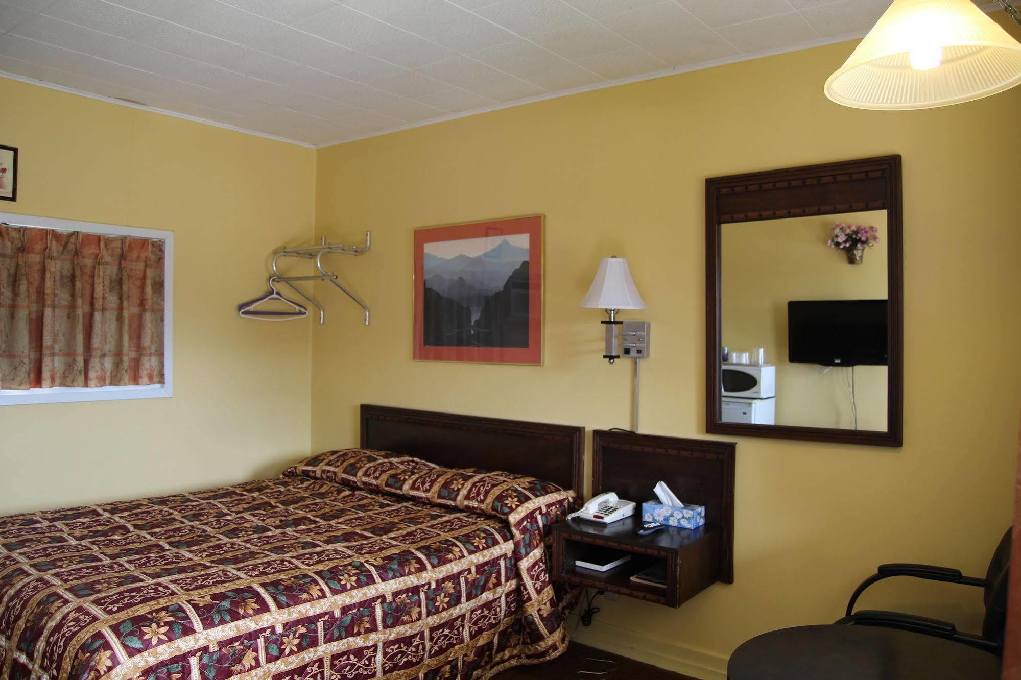 Hillside Inn Pembroke Extérieur photo